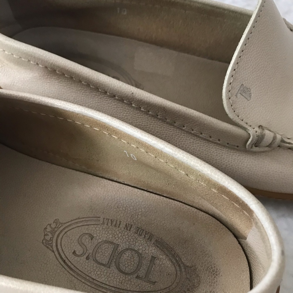 Tod’s Cream Leather Driving Loafers - Picture 6 of 14